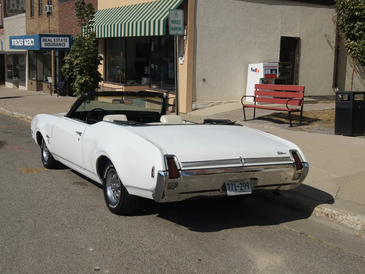 Germans Warned about Expensive Insurance Trap: Experts' Advice for Millions of Policyholders