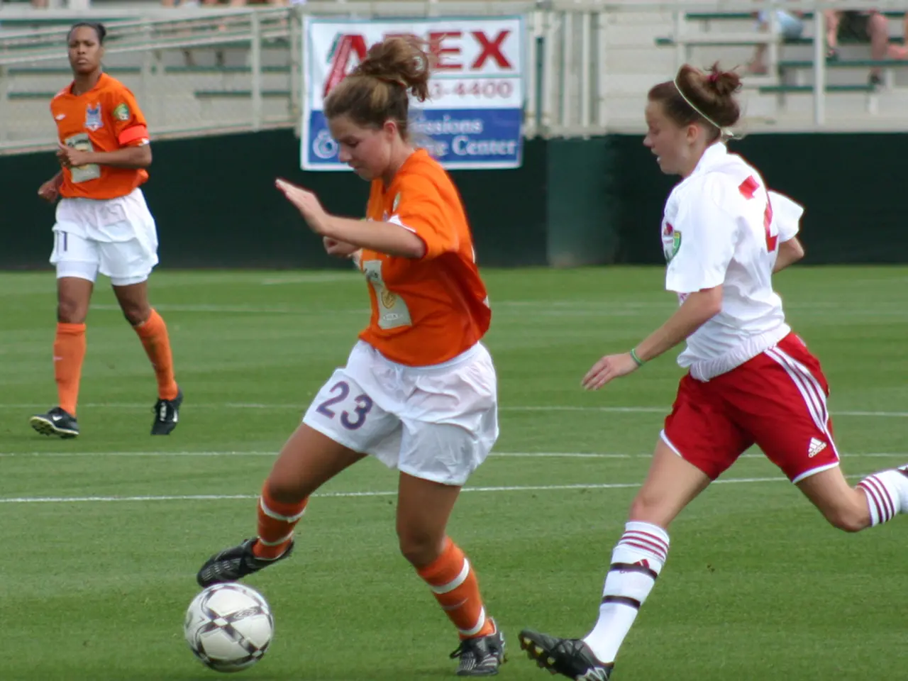 In the debut for Vancouver, Müller scores a late goal in the starting lineup to clinch the victory