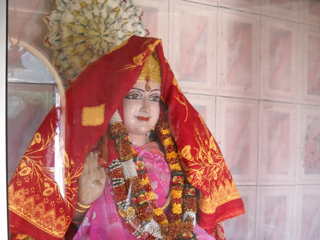 Greek Mythology's Hierarchy: Detailed Lineage of the Cattle-Tending deity Hermes