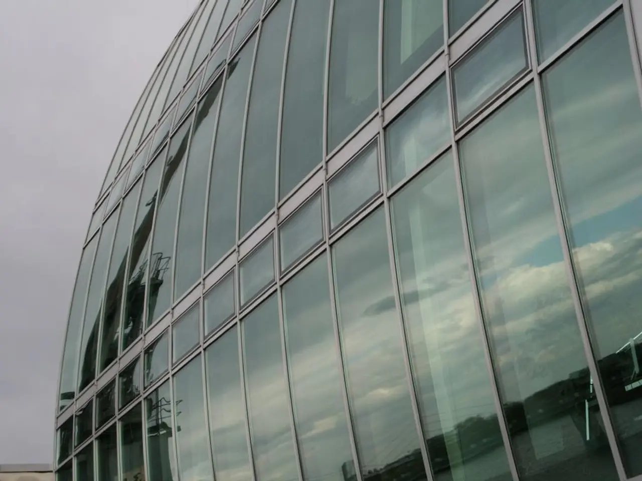 Intruders forcibly enter eight commercial establishments in Iffezheim.