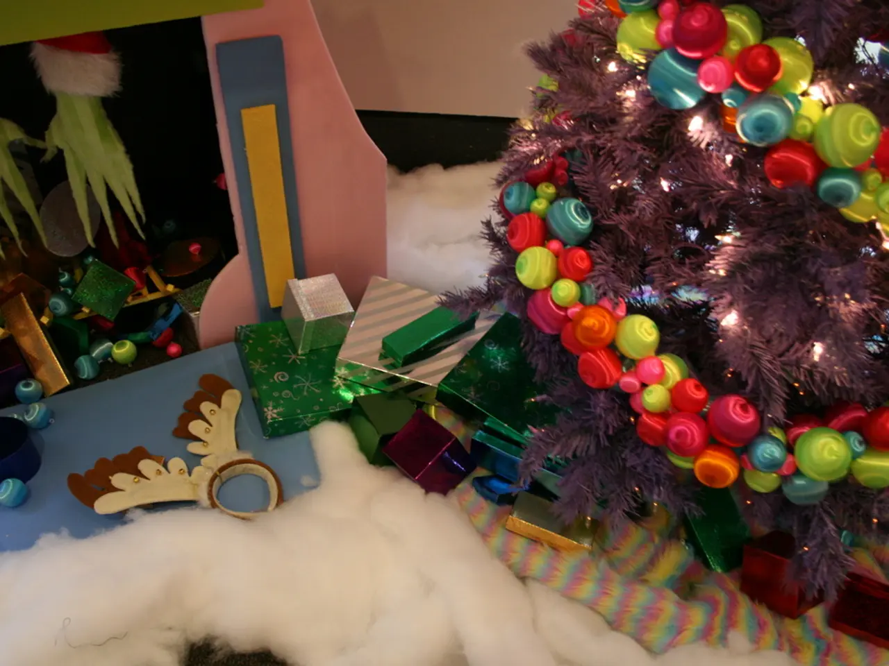 "London Residence adorned with festive Christmas decorations, captivating with vibrant allure"