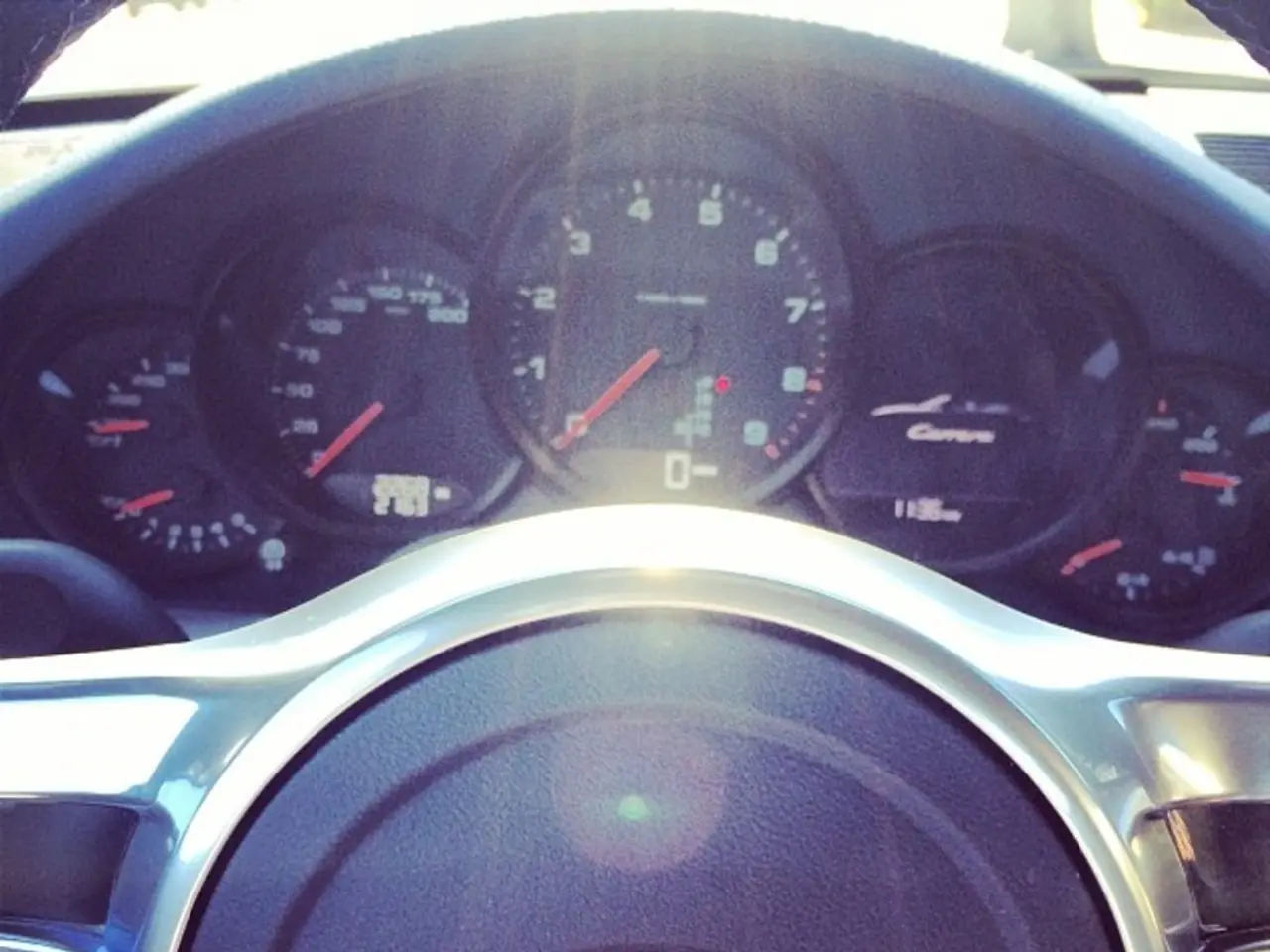 Porsche shatters a boundary and flees; authorities seek eyewitness accounts