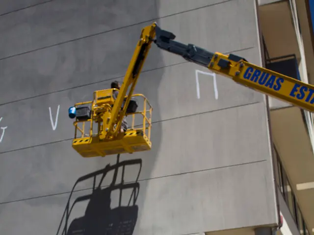 Crane lifted at Bally's casino-hotel construction site in Chicago