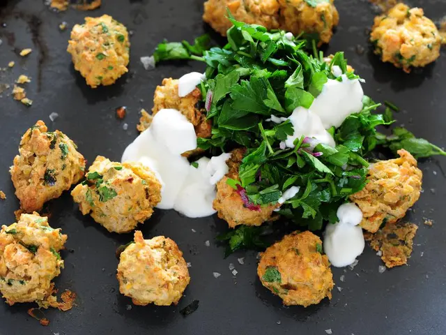 Viewers of Rachael Ray's latest video upload can't help but comment on its apparent disorderliness