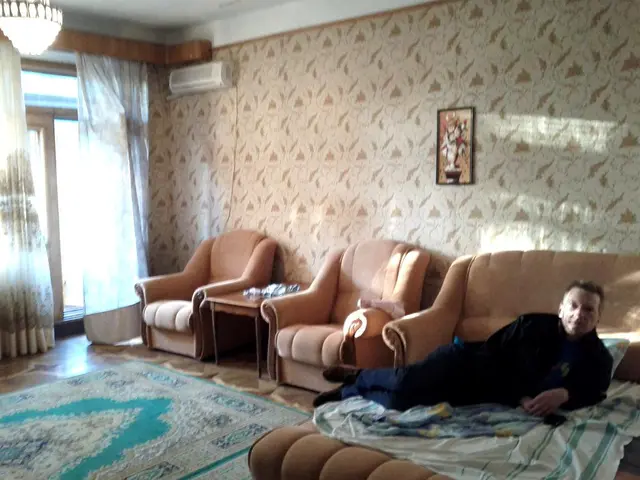 Strategies to Maintain a South-Facing Living Room Cool during Unexpected Summer Heat