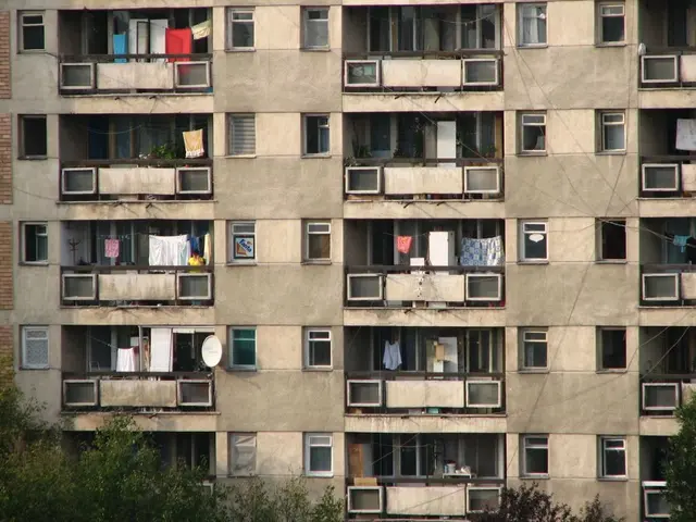 Solar power becomes effortless with the help of Anchor Solar Bank, as demonstrated by practical...