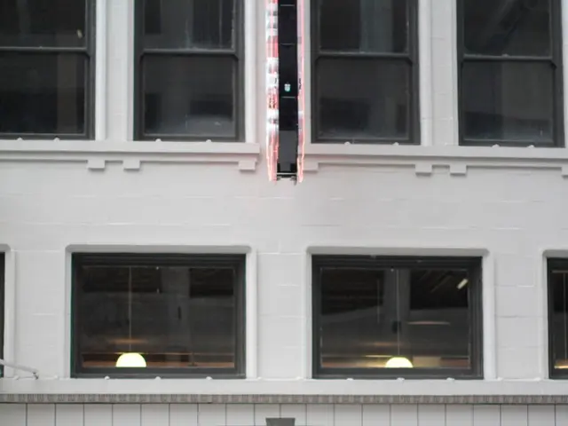 Vehicle Collision in Fürth: Motorist Fled After Hitting a Stationary Car