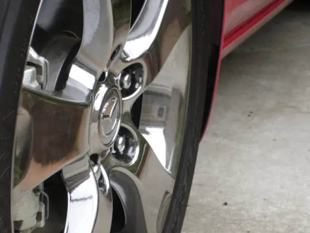 Verstappen narrows gap to McLarens, becoming unsettling for drivers.