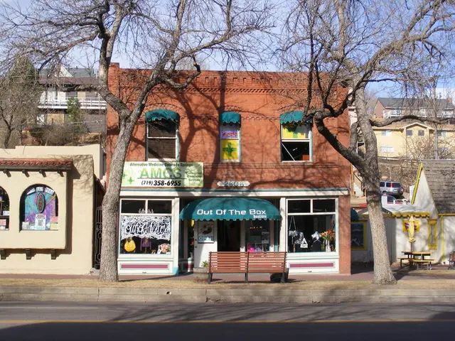 Armed robbery in the courtyard leads to assault on a 35-year-old male victim.