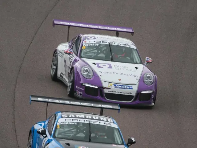 Witnesses Sought for Unintentional Escape Incident during Vehicle Encounter in Dinslaken