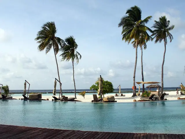 Pregnant Elsie Hewitt Showcases Growing Belly During Holiday Break with Pete Davidson