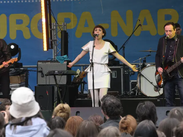 In a first for Osnabrück, Marina Maximilian performs a diverse musical journey, spanning pop, jazz,...