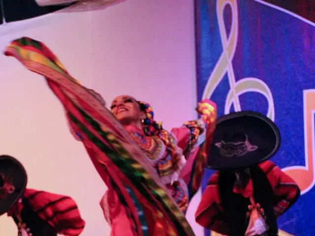 Staging and managing live performances in a theatrical play or musical