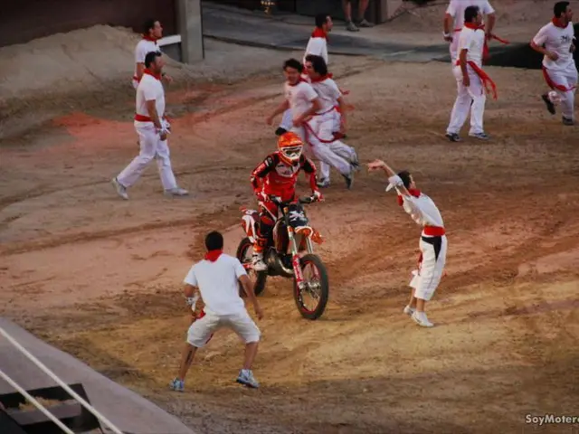 Police chase ends in collision: Motorcyclist crashes after evading authorities