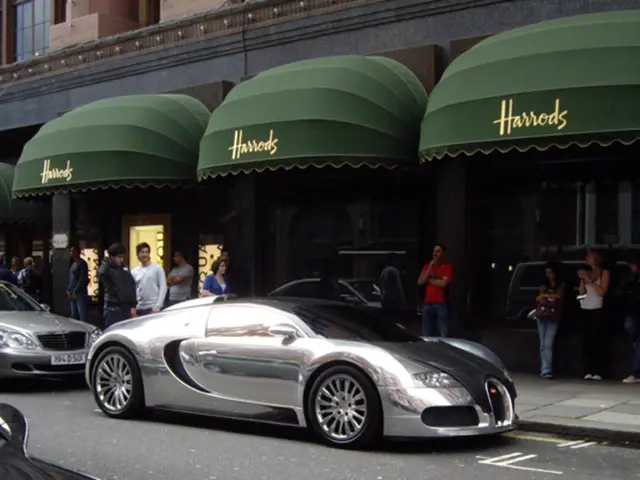 Traffic Signals: The Significance of Red and White Hoops on Lantern-shaped Signs for Motorists