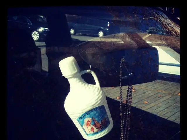 Removed roof, increased speed: 2022 Aston Martin Valkyrie Spider reaches 205 MPH