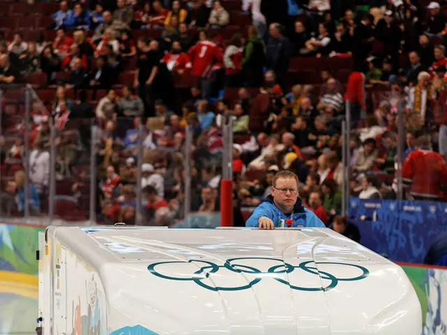 Tragic news: Prominent figure Arthur Brauss, Spotlight of the "Great City Triangle," has passed...