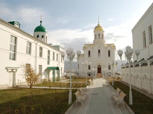 Urban Greenhouse Concepts for Vertical Gardening in Cities: A Compendium of 24 Inventive Solutions