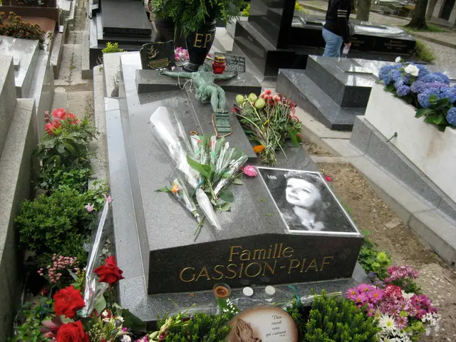 Elderly Man Ricardo Chaves, 89, Boasts of His Pride