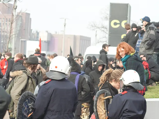 Federal Law Enforcement Confrontation at Central Station; Young Adult Arrested in Bochum with...