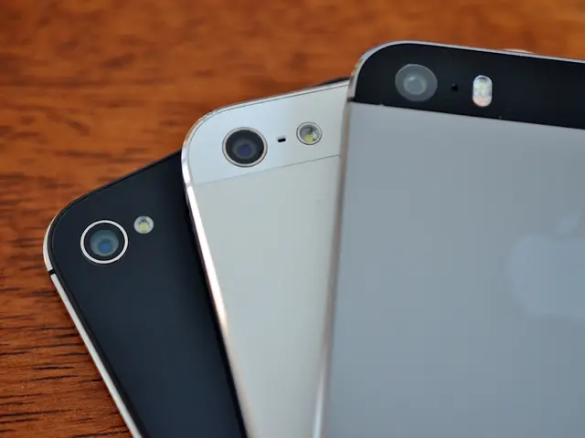 Samsung on the brink of unveiling a three-part mobile device and artificial intelligence glasses...