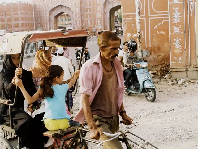 Investment experts Olivier De Moor and Brett Fieldston write an article about tax optimization...