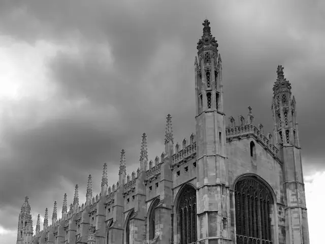 Evening Routines of Dissatisfied Individuals Often Include These Regular Practices