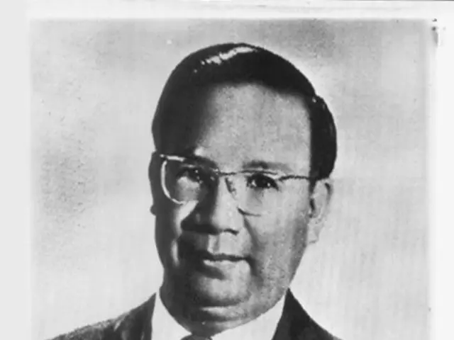 Elderly female resident of Dinslaken falls prey to fraudulent handymen scam