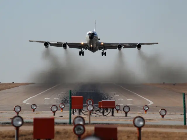 Aircraft Incident at FMO Airport Greven: Near Miss of a Boeing 737 on the Runway