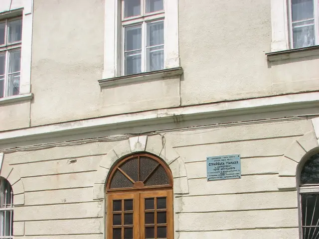 Innovative Brick Borders for Enhanced Landscape Designs in Yards (24 Options Compiled)