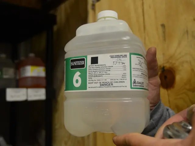 Harmful Reaction Alert in the Spotlight: Cleaning Agents Combine Dangerously