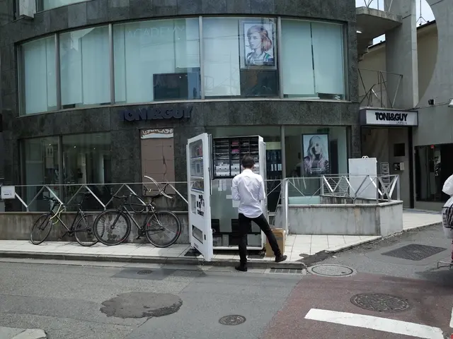 Bicyclist meets tragic end following accident with a lorry in Hannover, FW