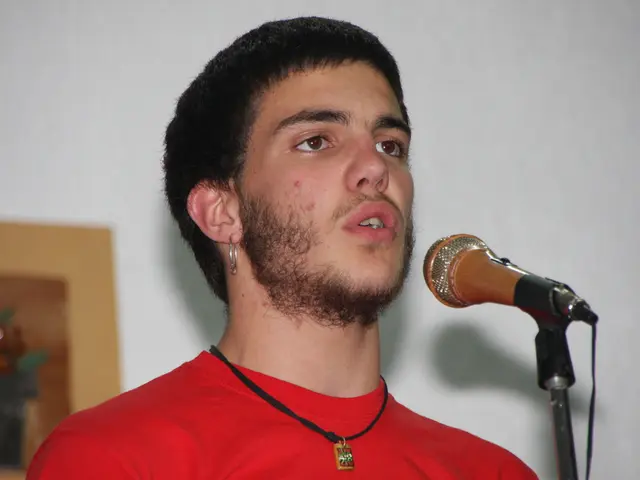 Facebook Messenger user currently unable to send or receive messages.