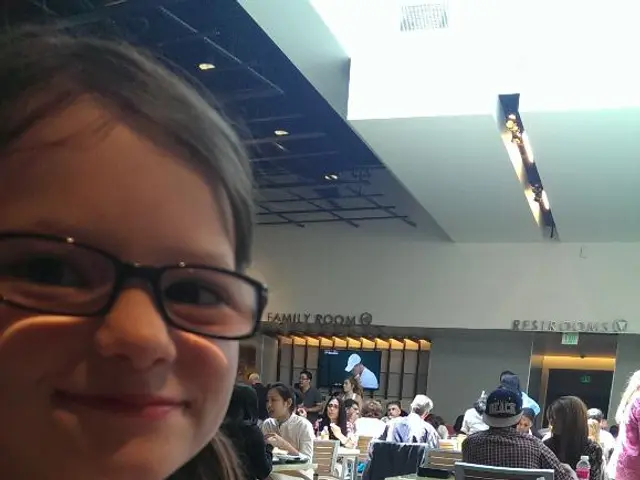 Disgruntled Individual, Age 32, Tosses Food at Fast Food Establishment