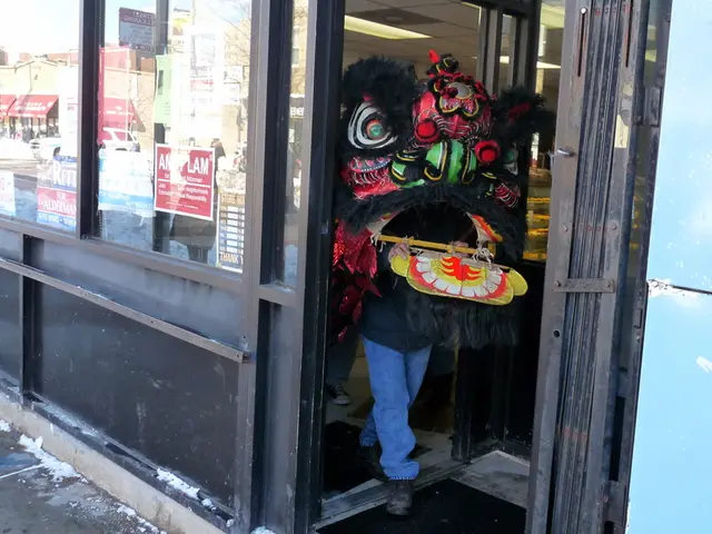 Enhanced Virtual Reality in Apparel Shops: Advantages, Uses