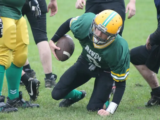 Aaron Rogers scores two touchdown passes during the initial half of his first game with the...