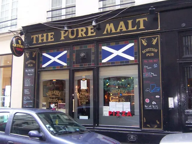 Police in Bonn are currently probing a break-in at a retail establishment.