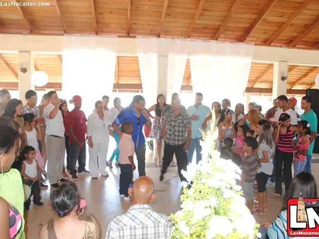 Shared Responsibility on Discord, Narrative Influence, and Group Storytelling