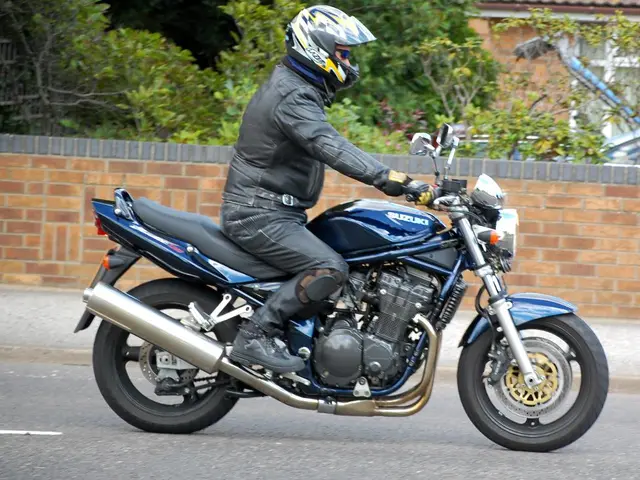 Severe Road Mishap Causes Injuries to Bicyclists (LPI-GTH)