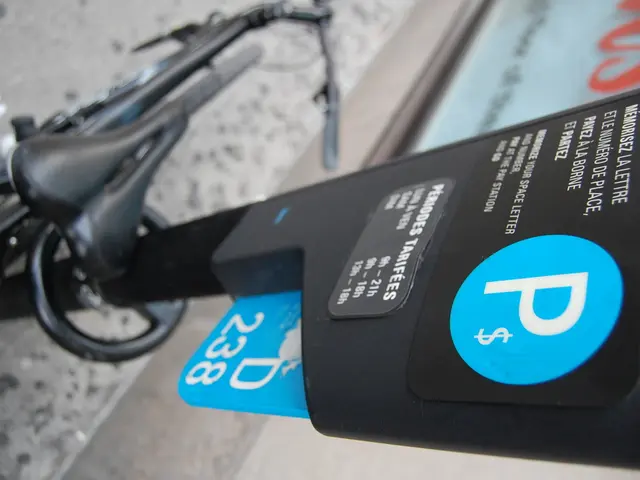 Roadwork: Asphalt Paving on Brockhäger Straße