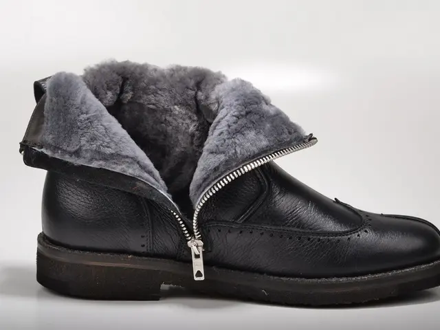 Minimalist black Nike Air Rift gains popularity as a reputed sneaker cult