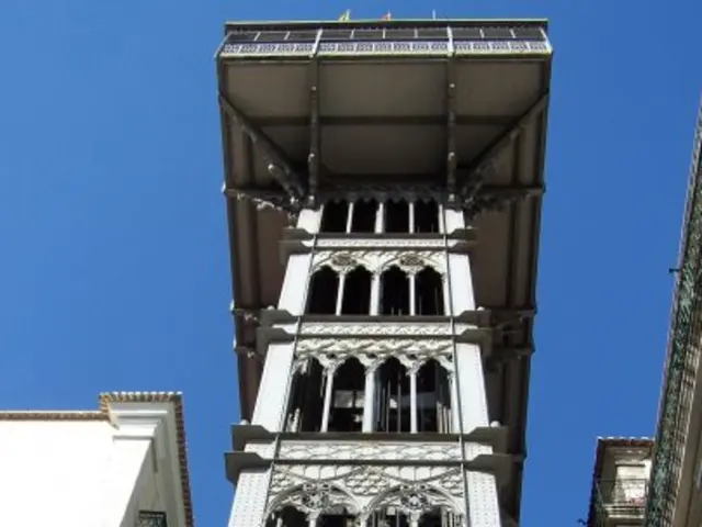 Bavaria inundated: THW relocates Schrobenhausen residents during the late hours as floodwaters...