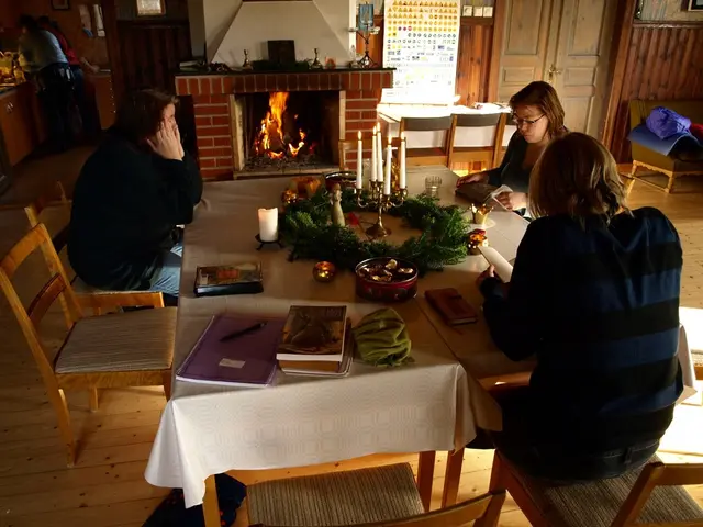 Apartment Building Fire in Hanover: Kitchen Inflame Breaks Out in Residential Complex